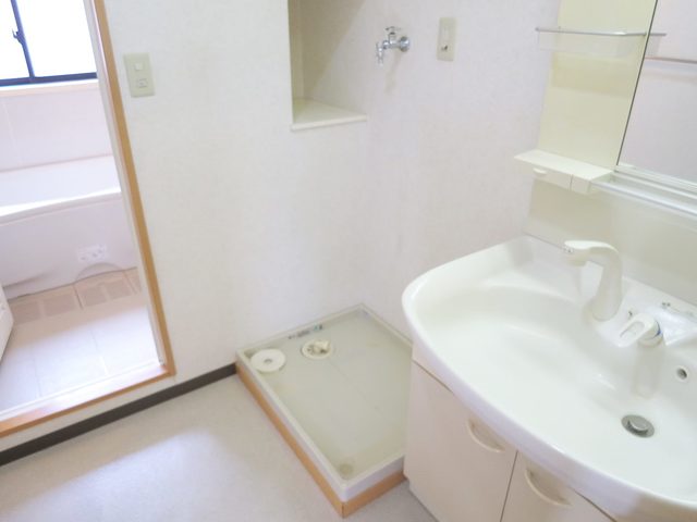 その他　水回りに洗濯置き場ございます！