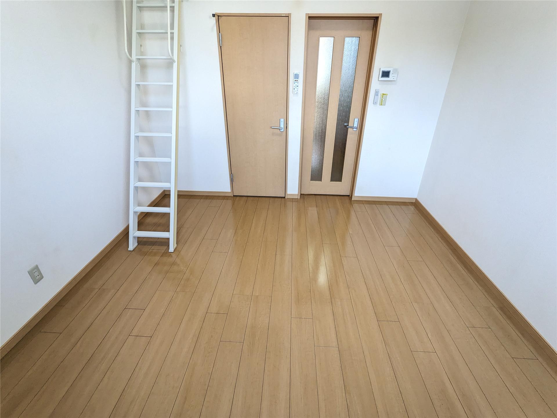 居室・リビング　洋室8帖☆日当たり良好！エアコン完備♪