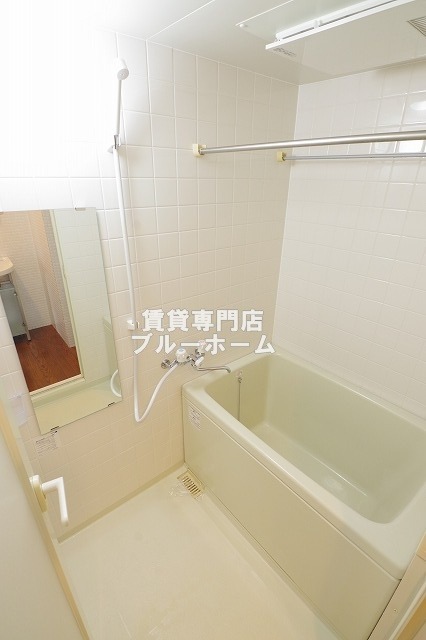 バス・シャワールーム　浴室乾燥付きのお風呂！