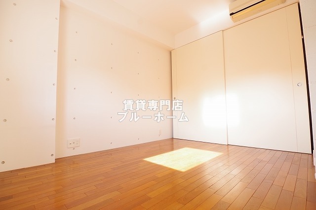 その他部屋・スペース　5.4帖の明るい洋室！