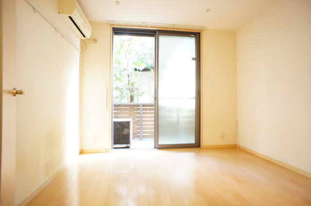 居室・リビング　明るい雰囲気で暮らしやすい！優しい質感の室内がオススメ☆