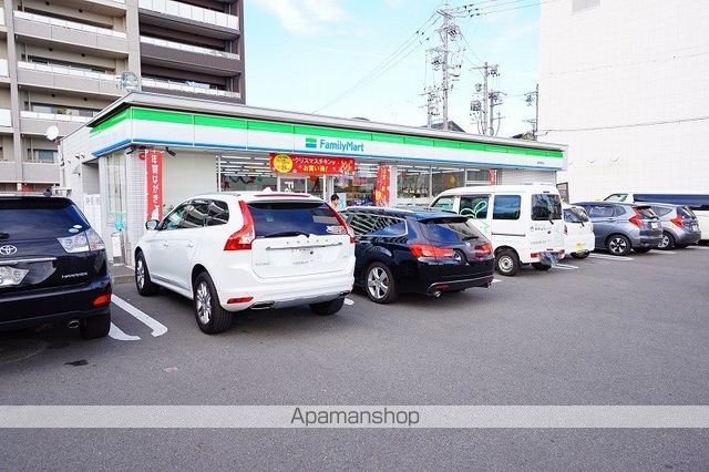 コンビニ　ファミリーマート（コンビニ）まで126m