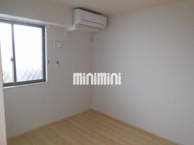 その他　エアコンつきの寝室です