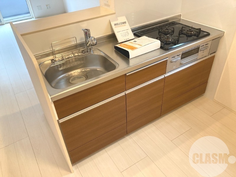 キッチン　効率よくお料理できる３口コンロ付き♪