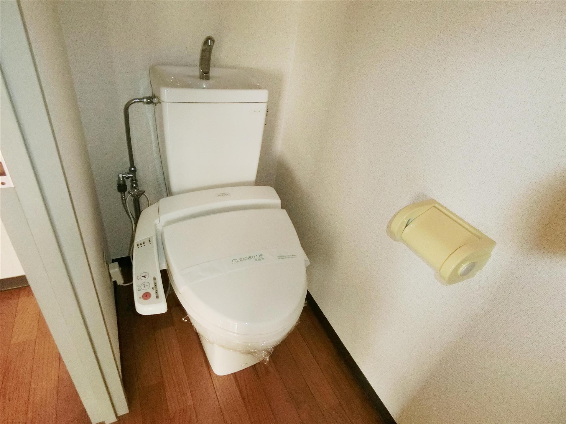 トイレ　ウォシュレット付の洋式トイレです♪