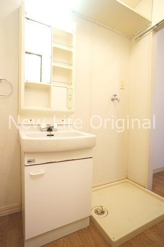 洗面設備　シャワー付き洗面化粧台です☆