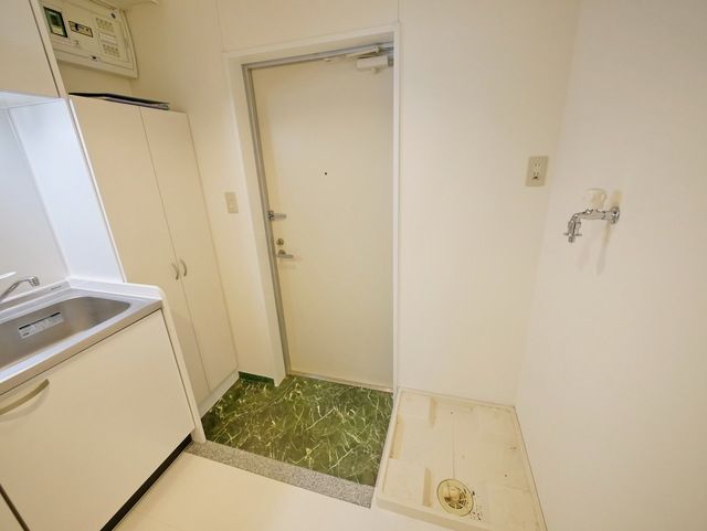 玄関　※別部屋参考写真です