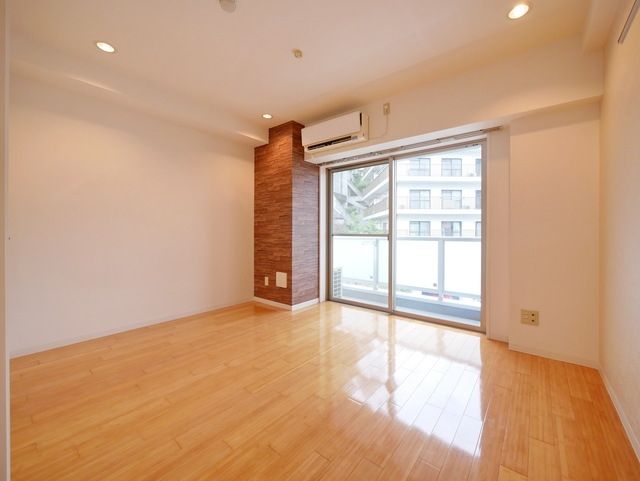 居室・リビング　※別部屋参考写真です