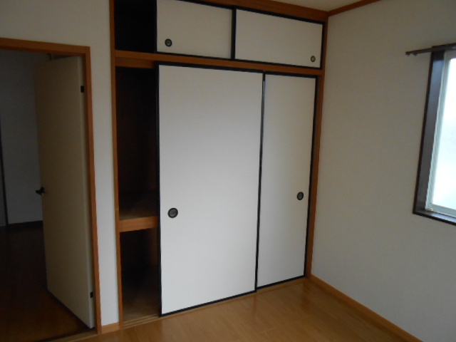 収納　寝室内収納（押入れ・１間分）完備