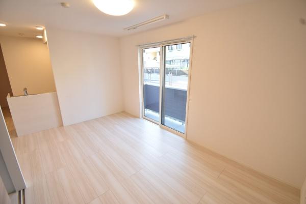 居室・リビング　同物件別室