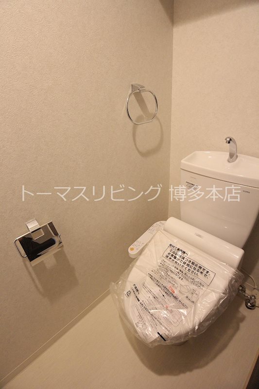 トイレ　※別号室の参考写真になります。