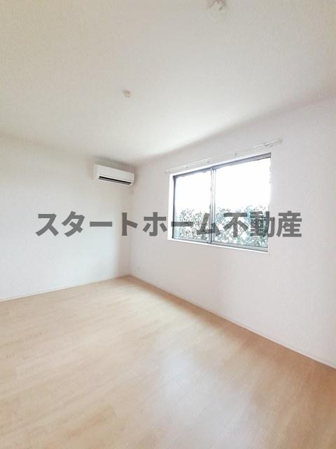 その他部屋・スペース　落ち着いて過ごせるお部屋なので、寝室にいかがでしょうか