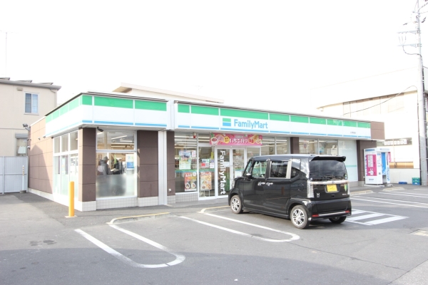 コンビニ　ファミリーマート（コンビニ）まで1000m