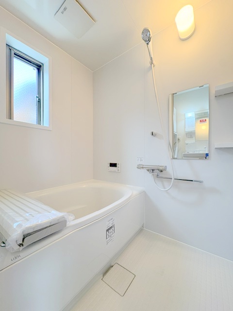 バス・シャワールーム　お問合せはシティホーム海田センター　082-821-2227