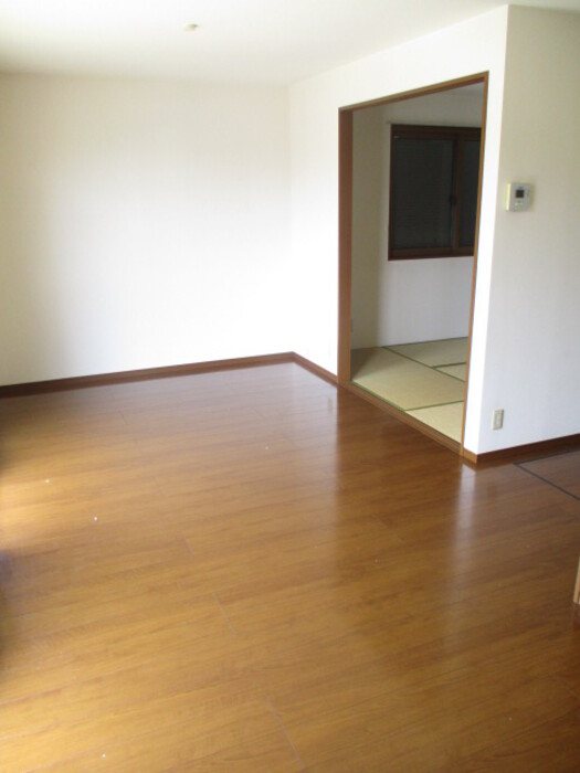 居室・リビング　オシャレな棚付き