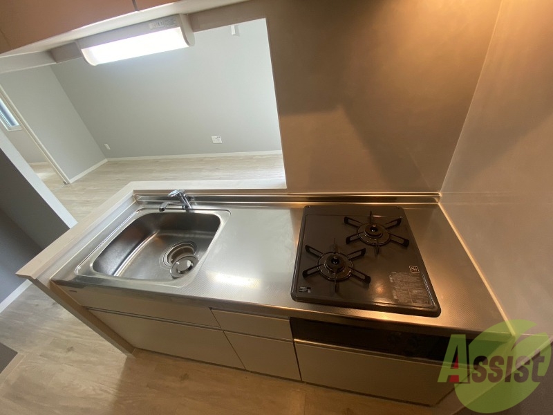 キッチン　キッチンです。ご自身でコンロを設置していただけます。