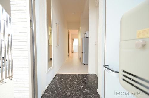 玄関　設備・仕様は号室により異なる為、現況を優先いたします。