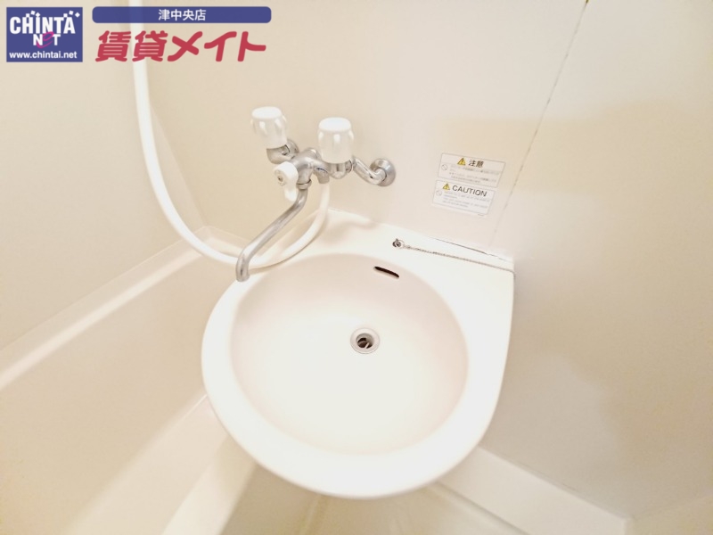 洗面設備　同型参考写真