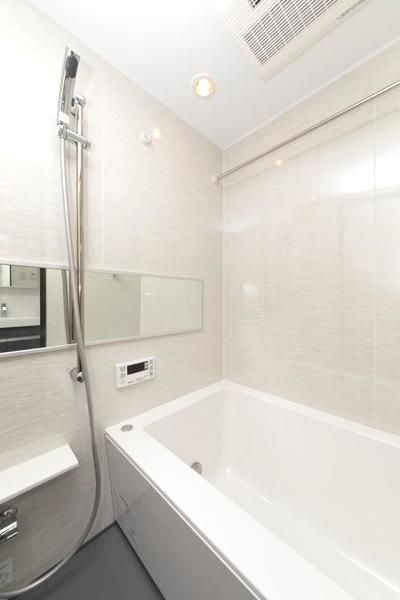 バス・シャワールーム　追焚機能付き☆