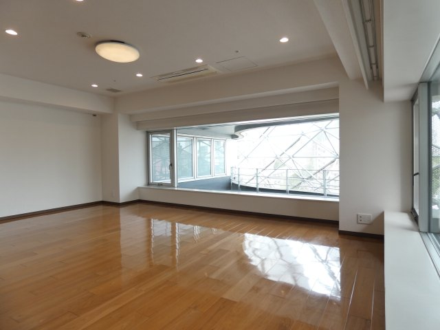 居室・リビング　写真は同タイプ住居です。