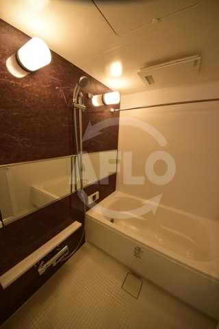 バス・シャワールーム　グランカーサ難波元町　浴室