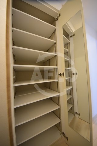 収納　グランカーサ難波元町　クローゼット