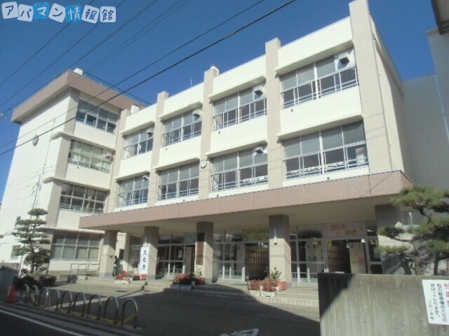 小学校　新潟市立上所小学校（小学校）まで527m