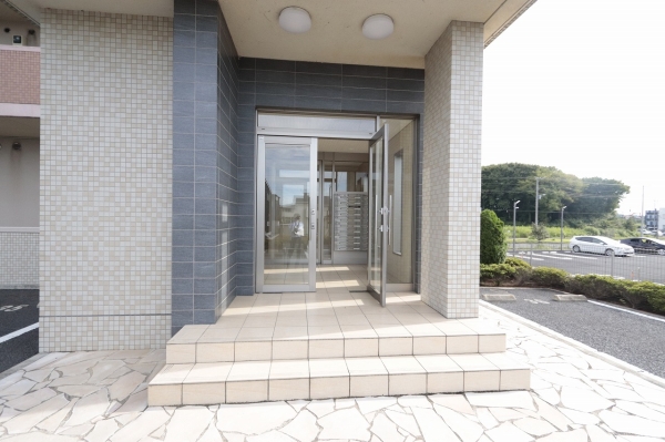 エントランス　オートロック付きです