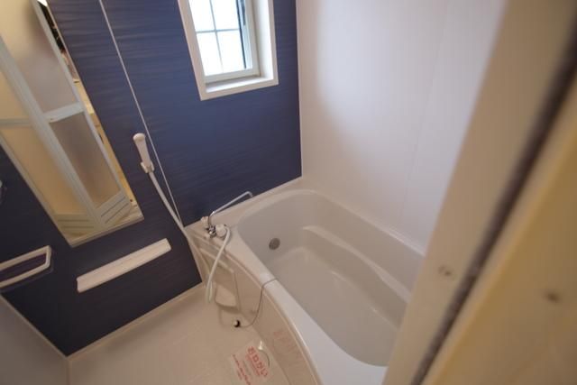 バス・シャワールーム　☆　追い炊き付きお風呂　★