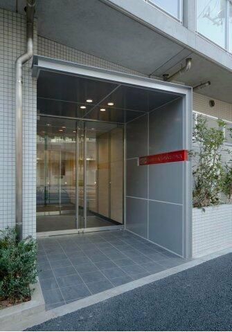 エントランス　落ち着いたエントランスです