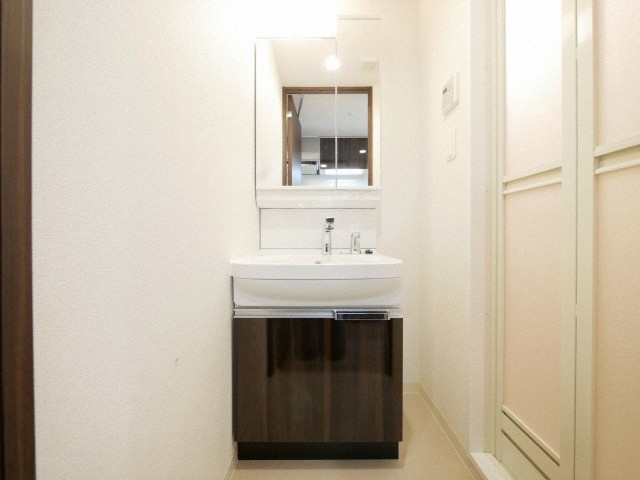 洗面設備　使いやすい独立洗面台です