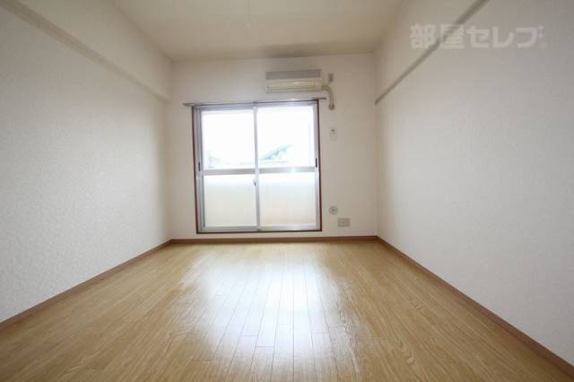 居室・リビング　光溢れるお部屋です