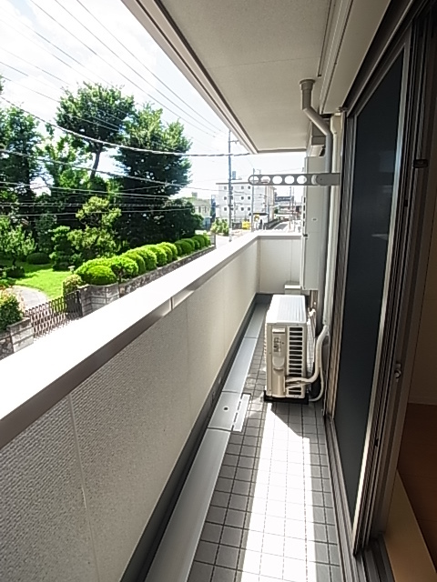 バルコニー　日当たりの良いバルコニー