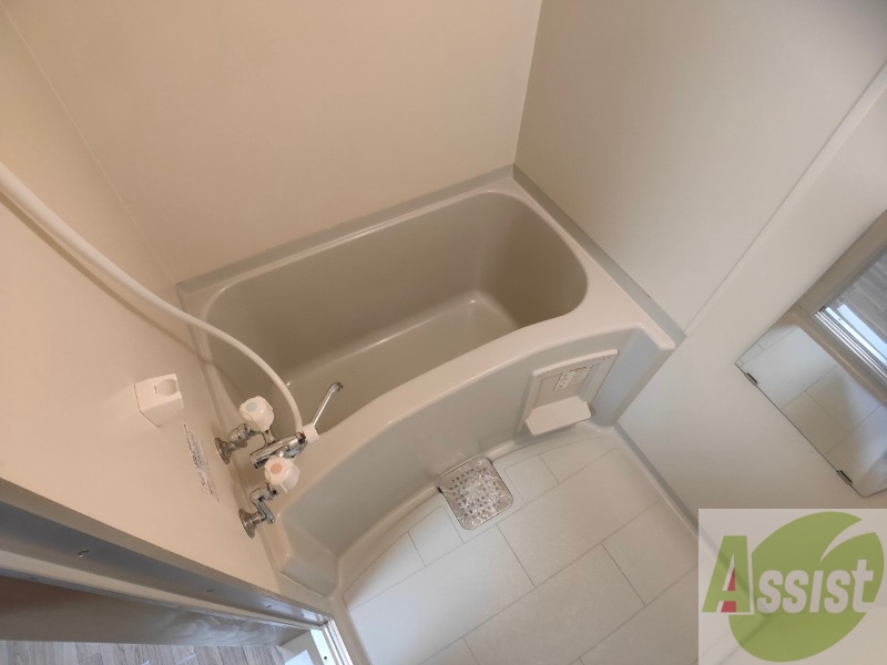 バス・シャワールーム　こちらはお風呂。一日の疲れをここで癒してください。