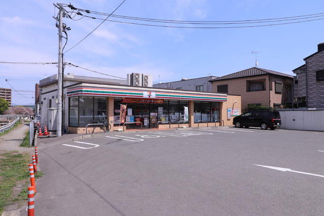 コンビニ　セブンイレブン博多上牟田２丁目店（コンビニ）まで350m