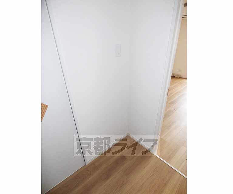 その他部屋・スペース　キッチン後方に冷蔵庫が置けます。