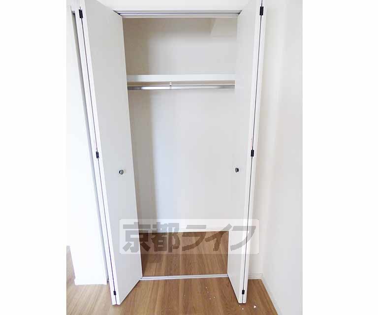 収納　奥行きのある、広いクローゼットです。