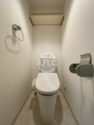 トイレ　レジデア西本町　温水洗浄便座