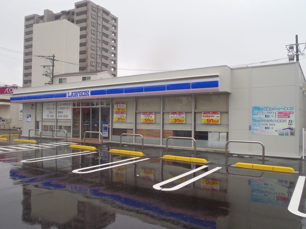 コンビニ　ローソン 草津南店（コンビニ）まで409m