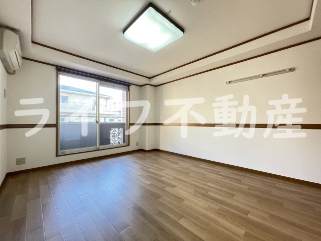 居室・リビング　ゆったり過ごせる居間です