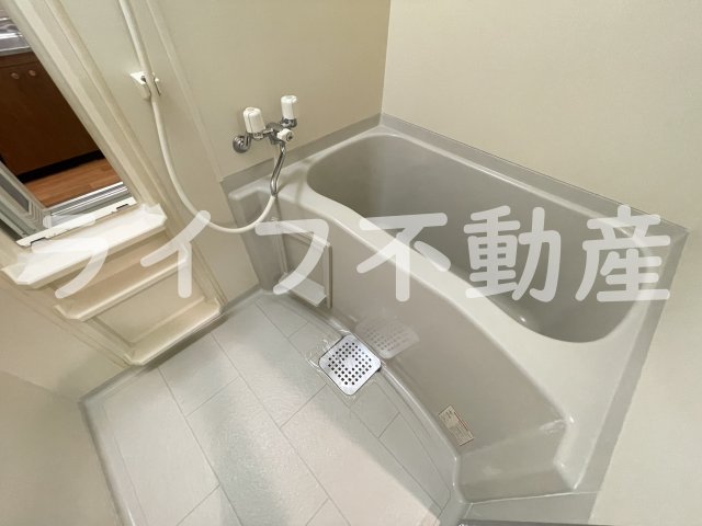 バス・シャワールーム　落ち着いた空間のお風呂です