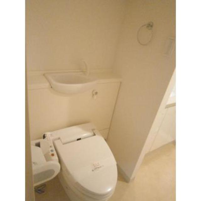 トイレ　※写真は同タイプ住戸です。