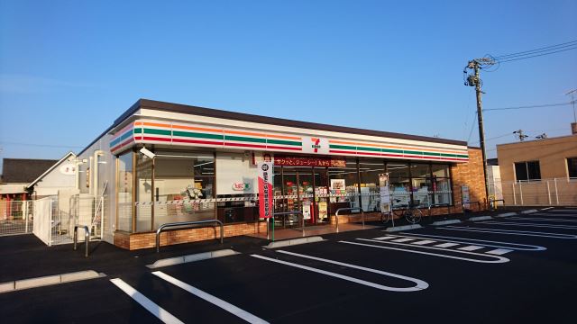 コンビニ　セブンイレブン（コンビニ）まで340m