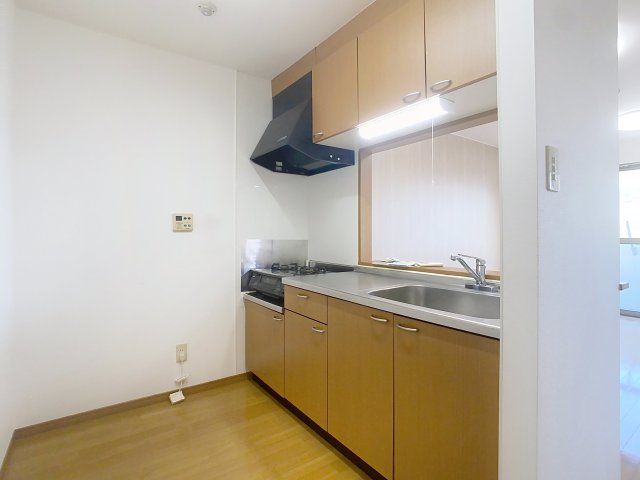 キッチン　掲載写真は空室の別部屋を掲載しております。実際のお部屋と仕様