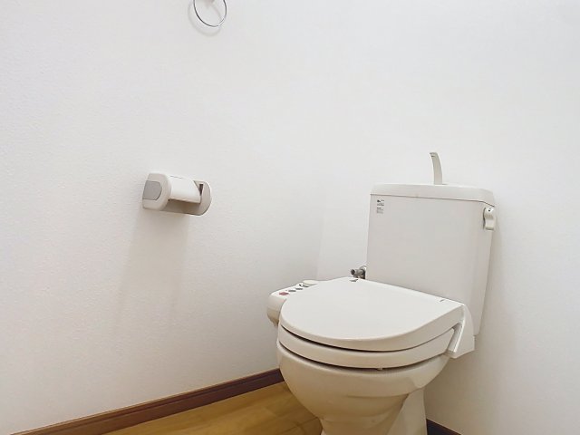 トイレ　掲載写真は空室の別部屋を掲載しております。実際のお部屋と仕様