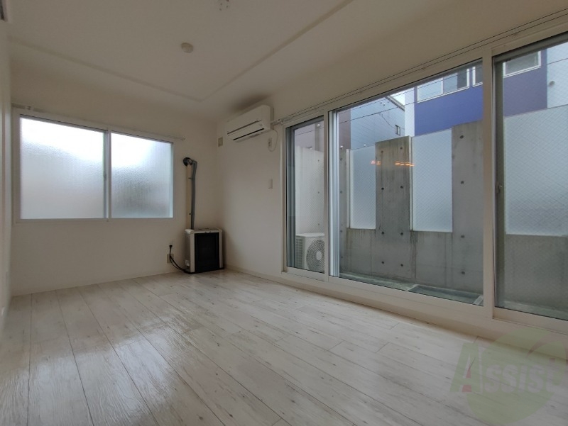 居室・リビング　広くてキレイなお部屋が広がっていて、充実した生活が送れそう。