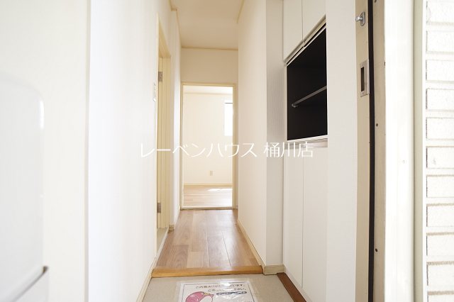 玄関　レーベンハウス桶川店へ　048-787-5511