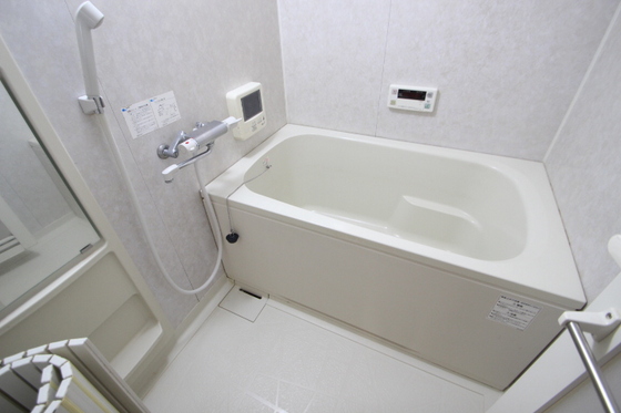 バス・シャワールーム　※別部屋の写真です
