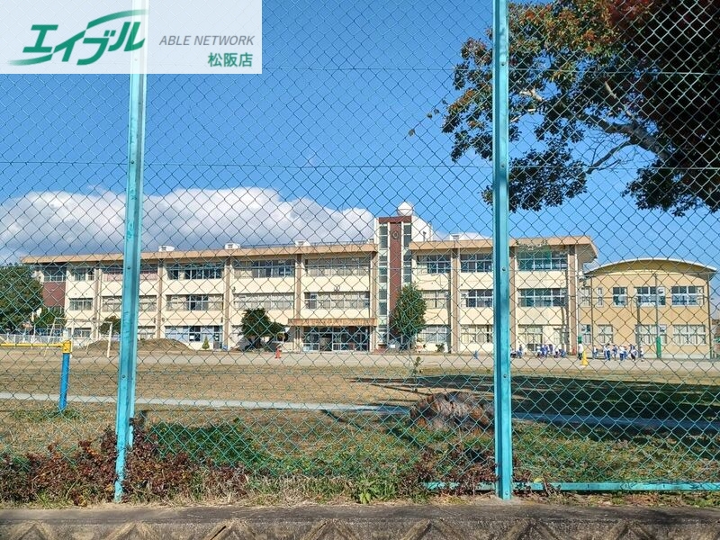 小学校　松阪市立中川小学校（小学校）まで859m