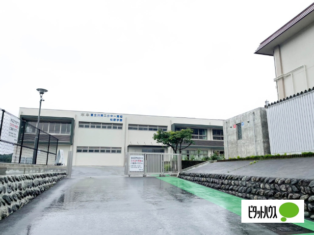 小学校　富士市立富士川第二小中一貫校松野学園（小学校）まで402m